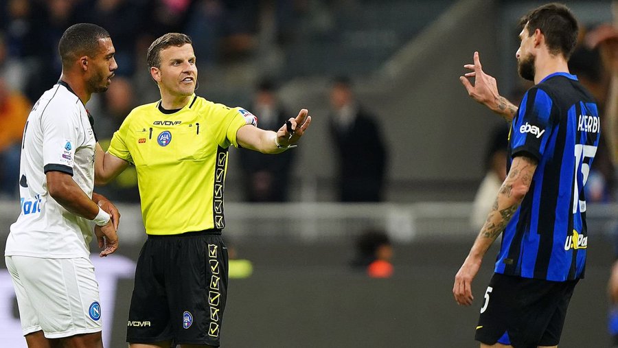 Francesco Acerbi Dinyatakan Tidak Melakukan Tindakan Rasis, Napoli Masih Ngotot