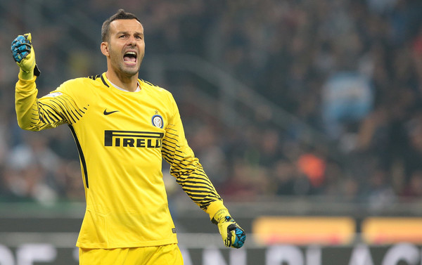 Sinyal Samir Handanovic Absen pada Laga Derby Semakin Menguat