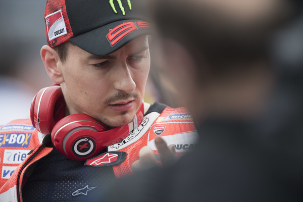 Andrea Dovizioso Isyaratkan Jorge Lorenzo Hengkang dari Ducati