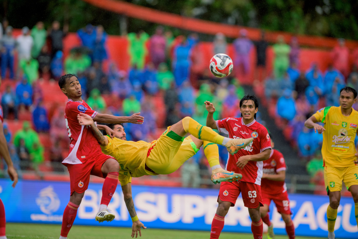 Hasil Super League 2025/2026: Persebaya Hajar Semen Padang 7-0, Arema FC Kalahkan PSBS