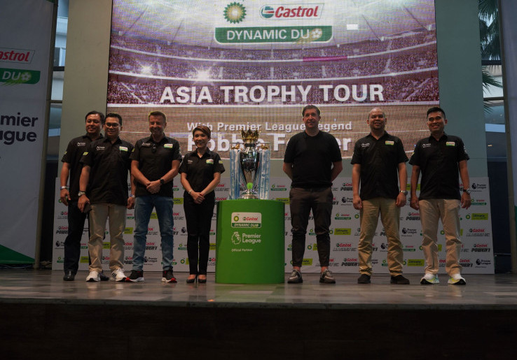 Melihat Lebih Dekat Trofi Premier League bersama Robbie Fowler di Jakarta
