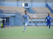 Gelandang Persib Tak Mau Pikirkan Pergantian Pelatih Arema FC