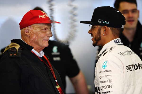 Lewis Hamilton Masih Sering Lihat Pesan Lama dari Mendiang Niki Lauda