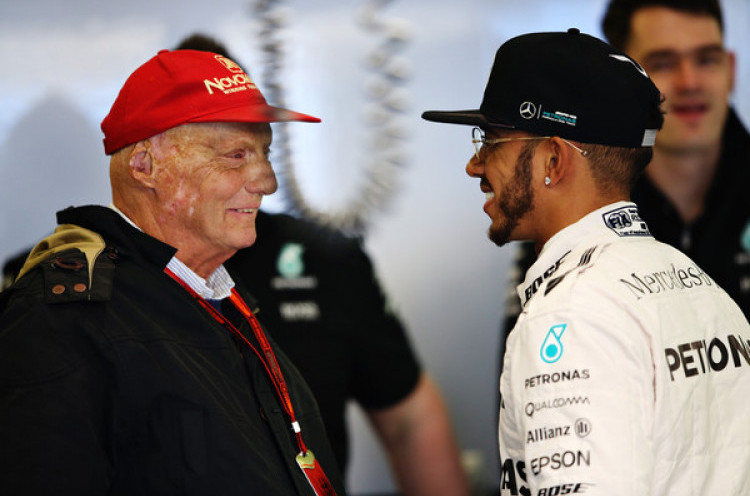 Lewis Hamilton Masih Sering Lihat Pesan Lama dari Mendiang Niki Lauda 