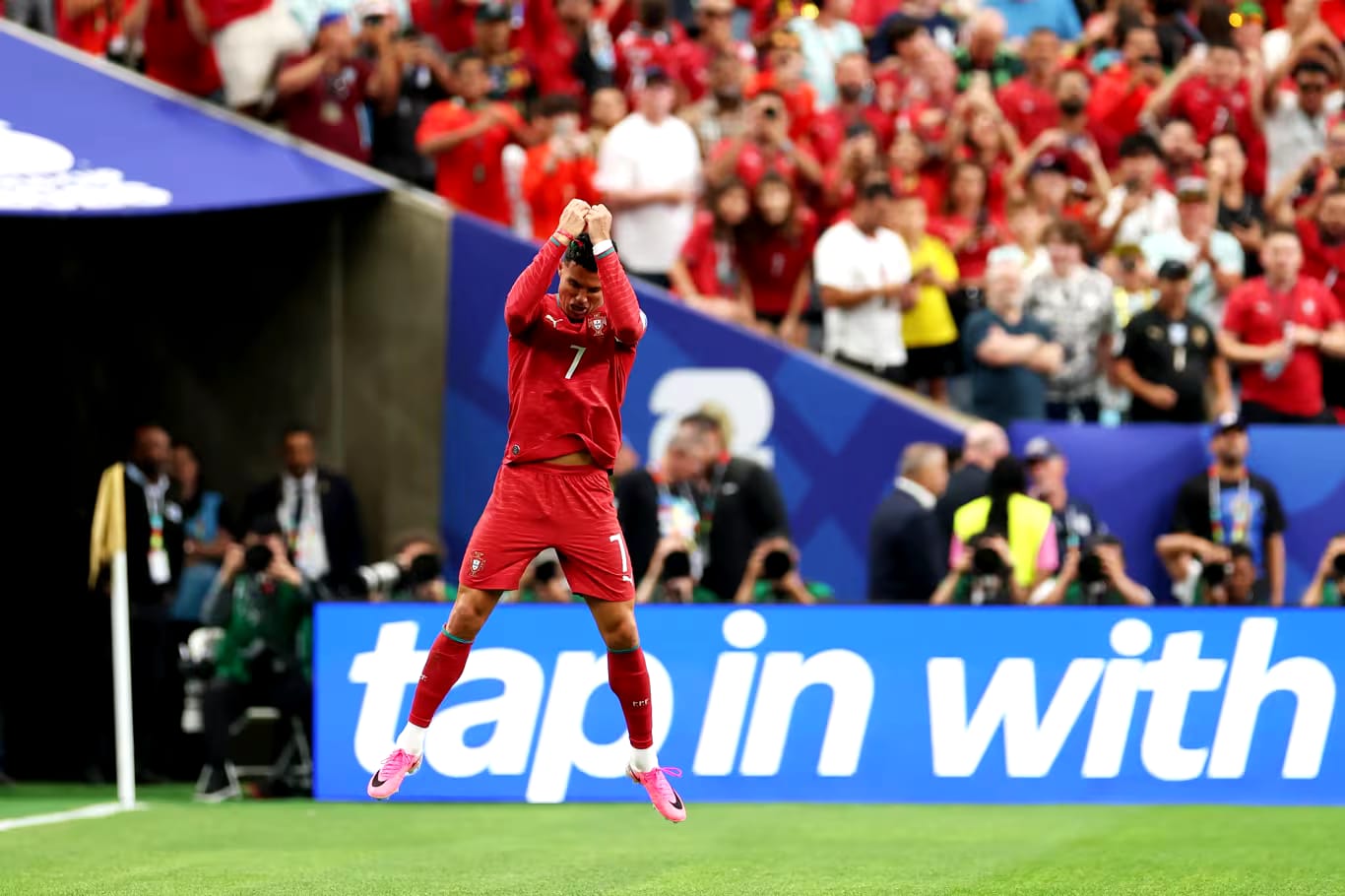 Cristiano Ronaldo Ukir Sejarah, Jadi Pemain Pertama Cetak Gol di 6 Piala Dunia Berbeda