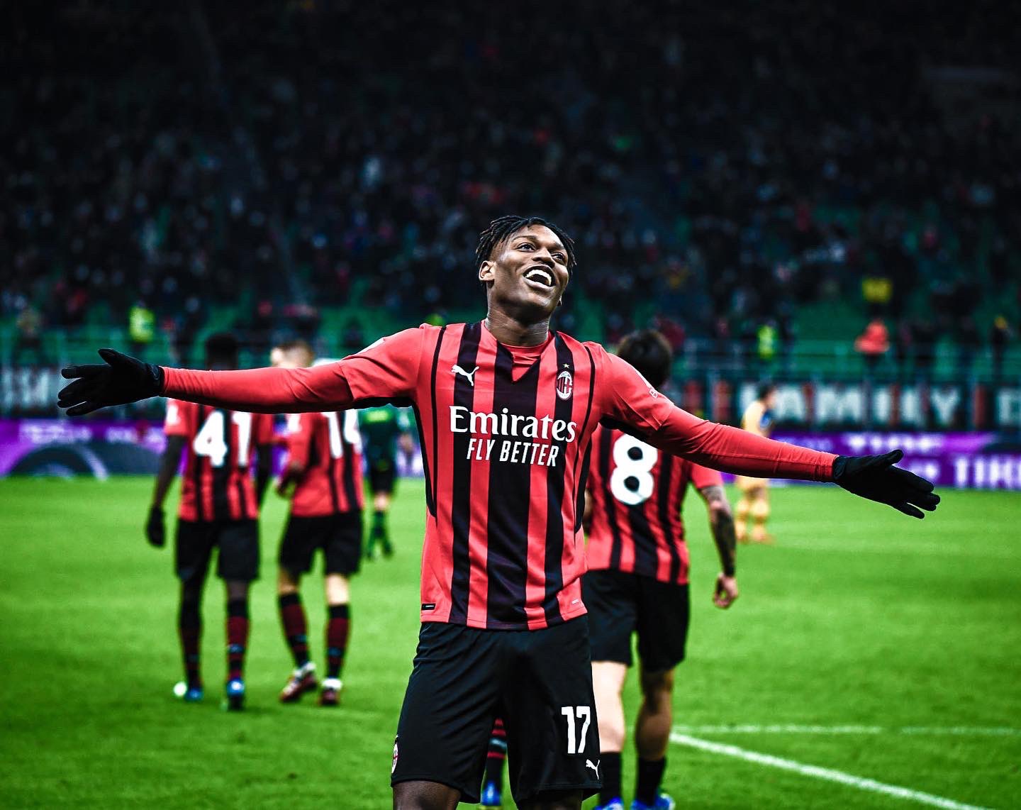 Lihat Rafael Leao, Pioli Teringat dengan Thierry Henry