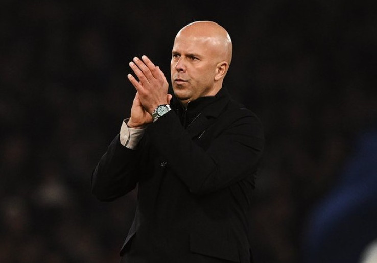 Liverpool Berusaha Bangkit, Arne Slot Emoh Bicarakan Kontrak