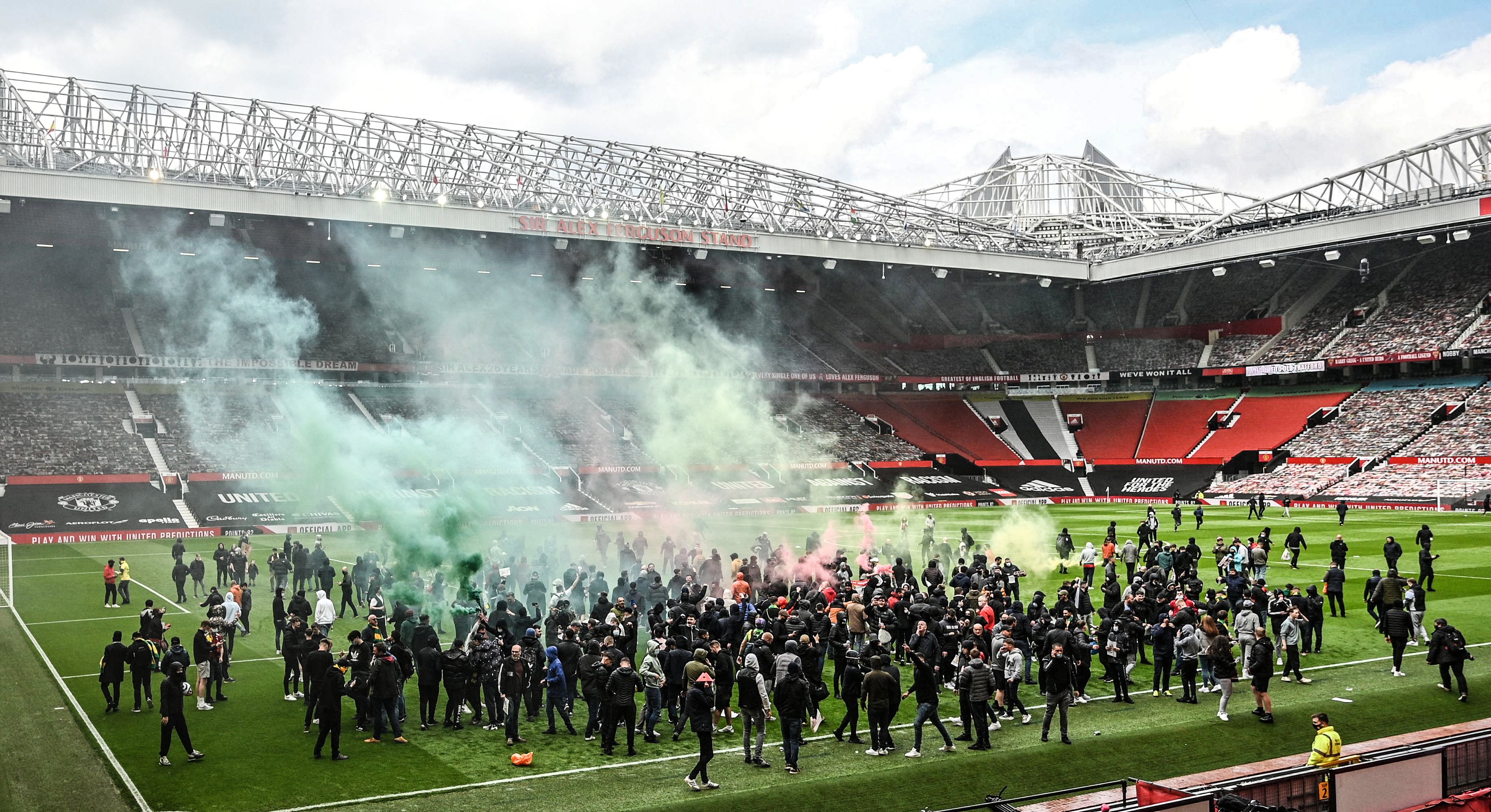 Sambil Kecam Aksi Suporter, Premier League Pastikan Manchester United Vs Liverpool Ditunda