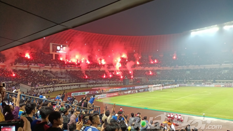Ketum PSSI Bicara soal Flare di Piala Presiden 2022