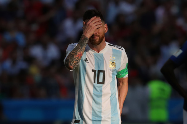Lionel Messi Menangis seperti Seorang Anak Kehilangan Ibunya Usai Gagal di Copa America 2016