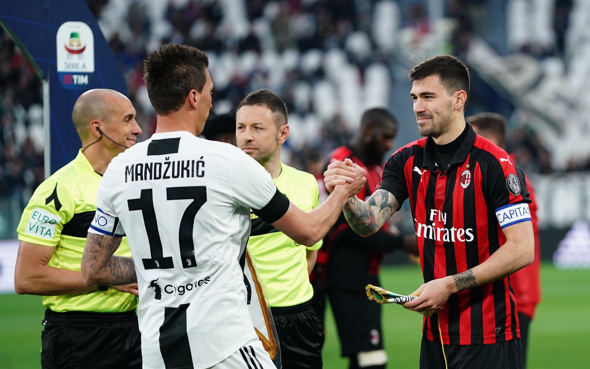 Cari Pelapis Ibrahimovic, Milan Lirik Striker Pengangguran
