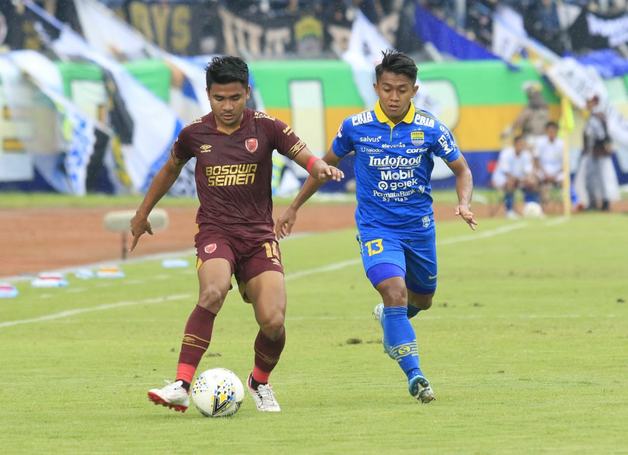 Kalah 5-2, Pelatih PSM Makassar Berikan Pujian untuk Persib dan Bobotoh