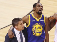 Keluar dengan Kruk, Kevin Durant Beri Suntikan Semangat untuk Pemain Warriors