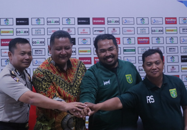Saat Jamu Barito Putera, Persebaya Gelar Penghormatan untuk Eri Irianto