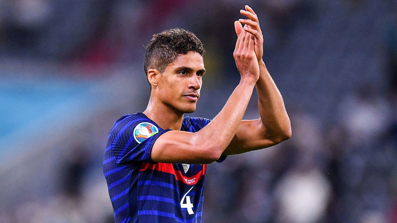 Manchester United Selangkah Lagi Dapatkan Raphael Varane
