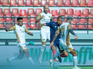 Diwarnai Penalti dan Kartu Merah, Arema FC Dinilai Pantas Menang atas Dewa United
