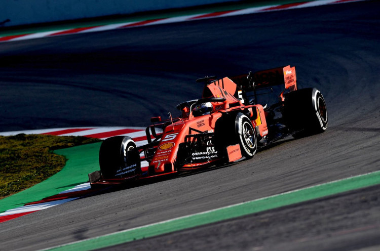 Hari Pertama Tes F1 Barcelona: Sebastian Vettel Tercepat, Mercedes Terpuruk