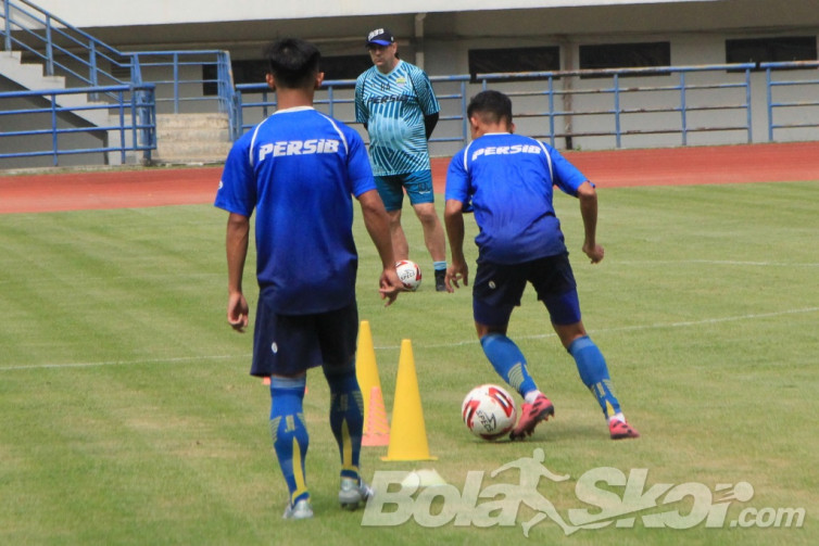 Pelatih Persib Robert Rene Alberts Buat Kebijakan di Lebaran
