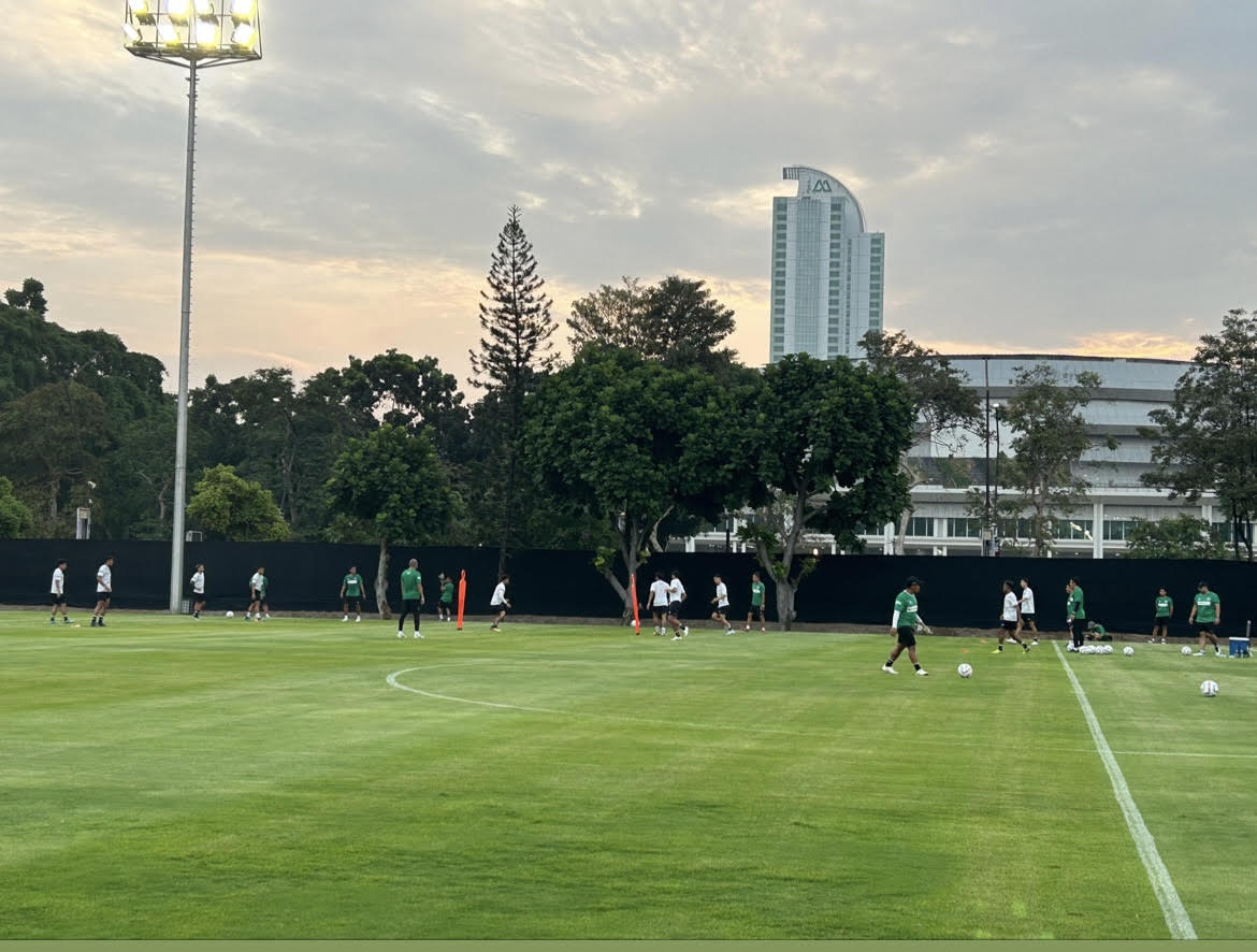 Ketatnya Latihan Timnas Indonesia Jelang Lawan Argentina, Lapangan A dan B GBK Ditutup Kain Hitam