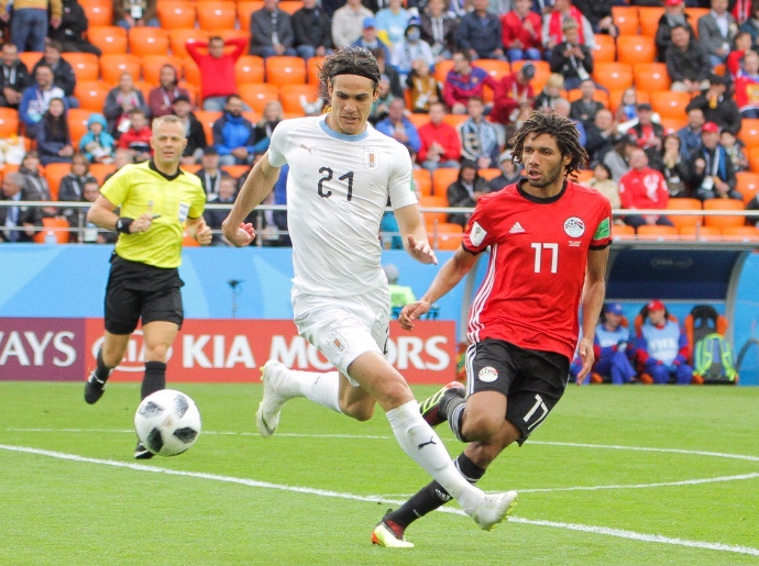 Alasan Edinson Cavani Meminta Jersey Mohamed Salah