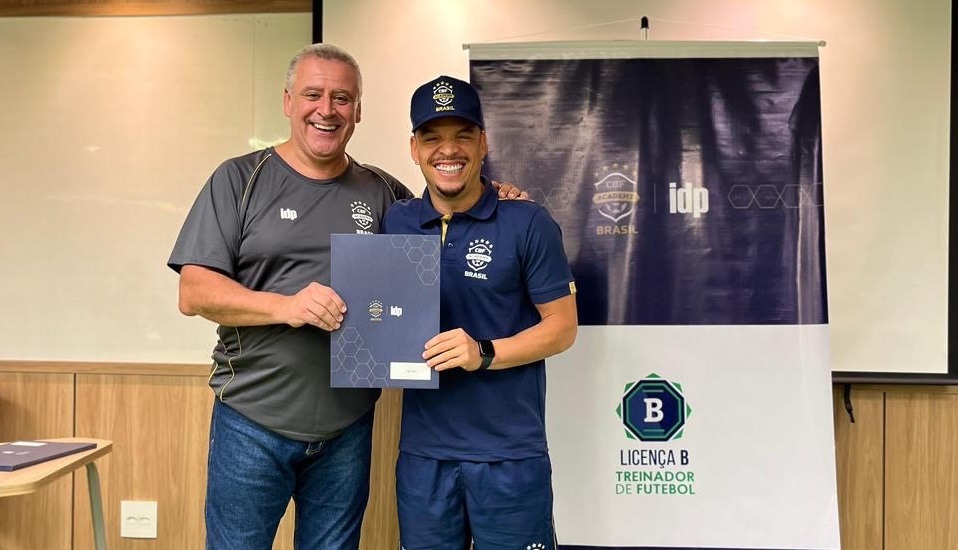 Kapten Madura United dan Striker Persib Bandung Ambil Lisensi Kepelatihan di Brasil