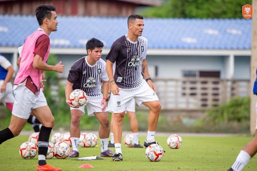 Persija Umumkan Pelatih Baru Hari Ini, Carlos Pena Disebut Kandidat Terkuat