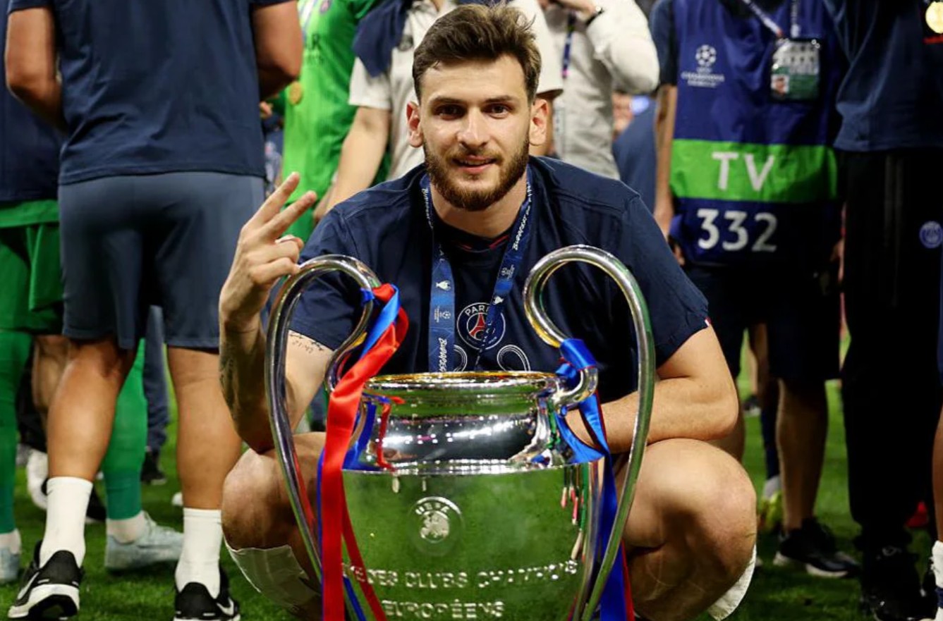 Khvicha Kvaratskhelia Pemain Terbaik Liga Champions 2025-2026