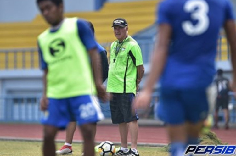Hadapi PSM Makassar, Laga Berat Bagi Pelatih Persib Bandung