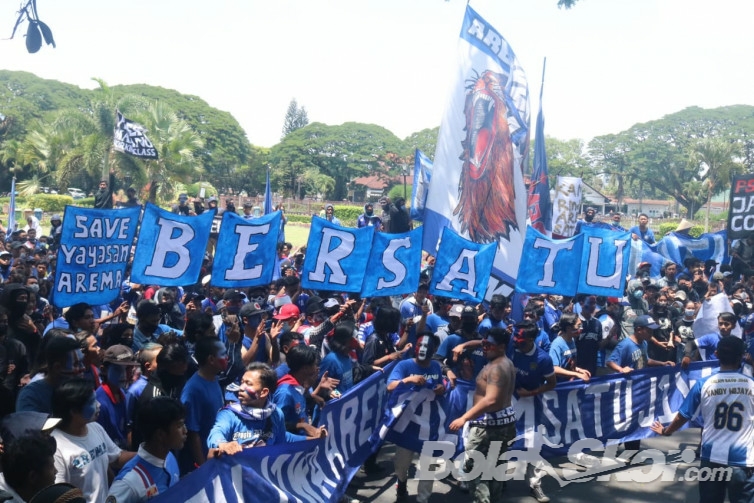 Aremania Tuntut Penyelesaian Dualisme Arema dalam Gerakan Make Malang Great Again