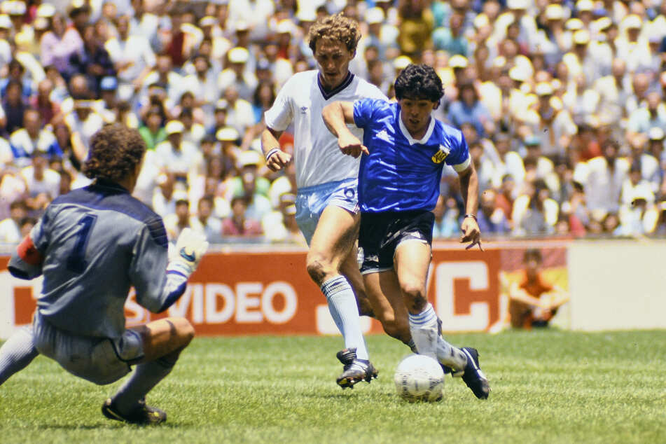 Tarian Balet di Gol Terbaik Abad ke-20, Pembuktian Maradona si 'Bajingan Genius'