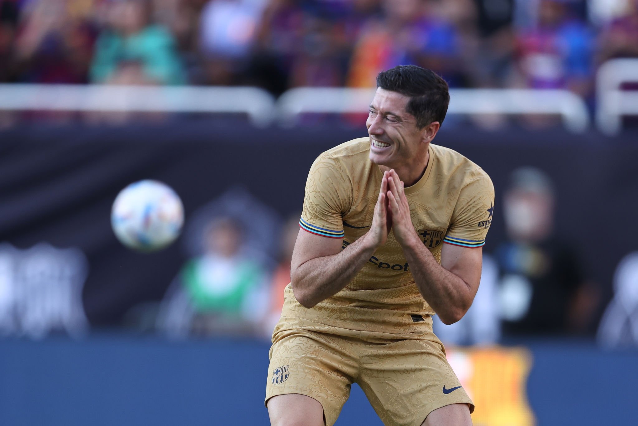 Robert Lewandowski Masih Mandul, Xavi Hernandez Bersuara