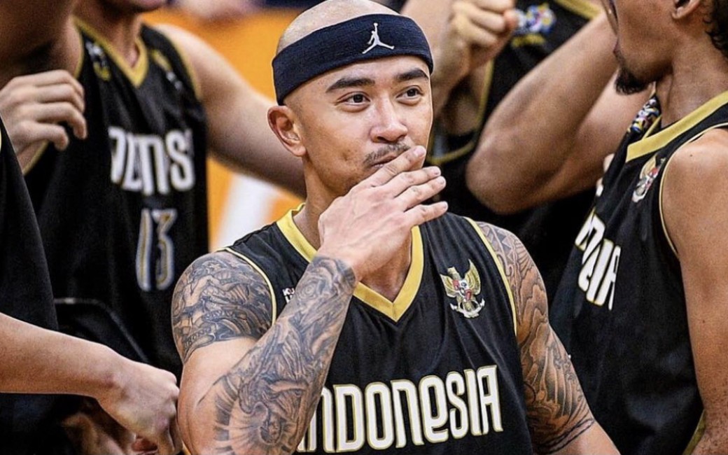 Mario Wuysang dan Headband, Identitas yang Tidak Terpisah