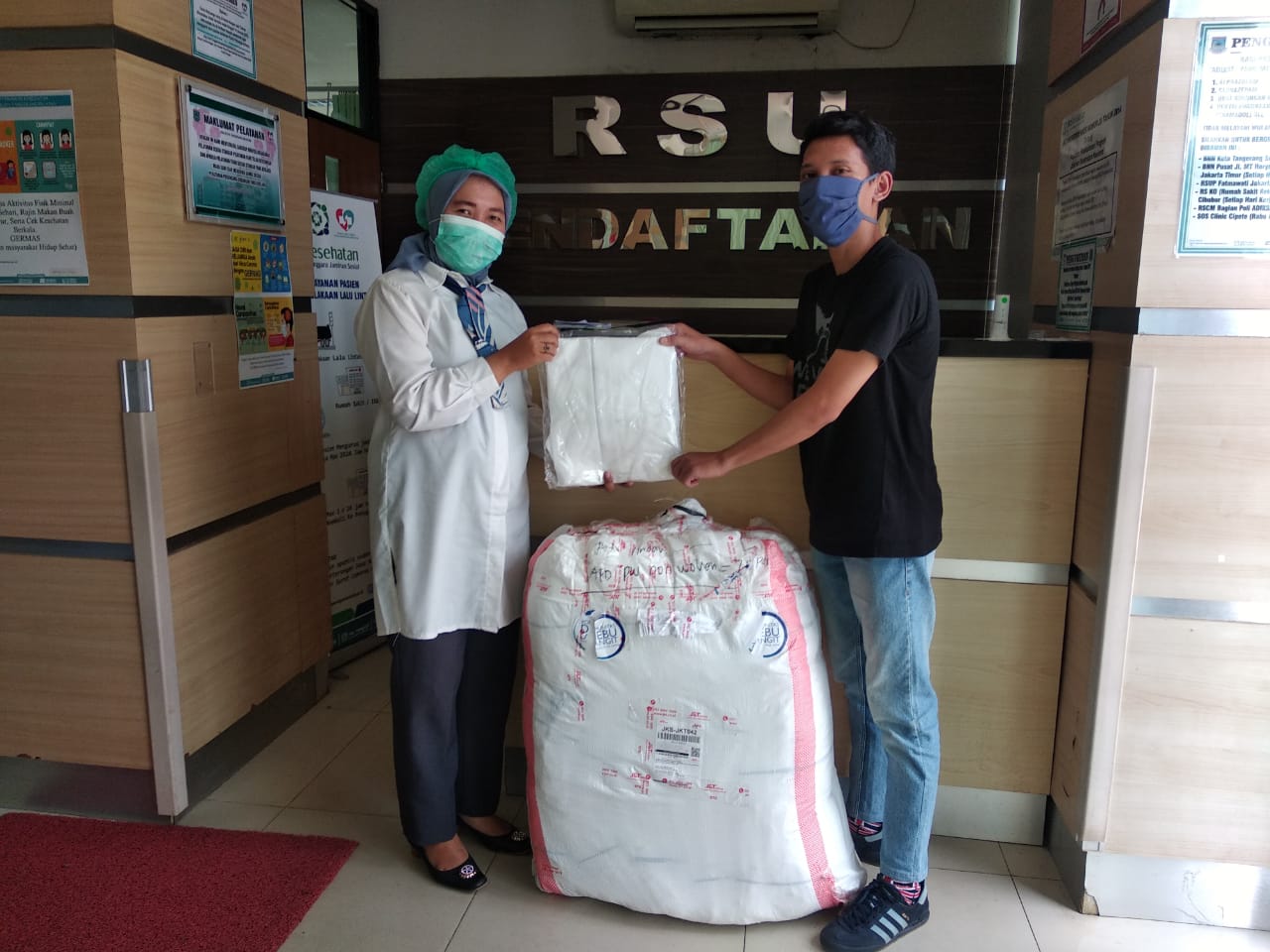 Bantu Tenaga Medis, PSSI Pers Sumbang 75 APD untuk RSUD Tangerang Selatan