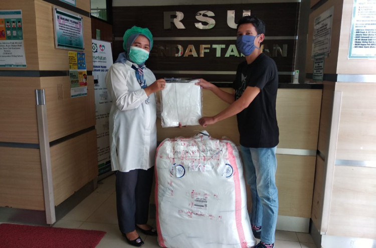 Bantu Tenaga Medis, PSSI Pers Sumbang 75 APD untuk RSUD Tangerang Selatan