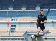 Bek Asing PSS Tak Sabar Hadapi Persebaya