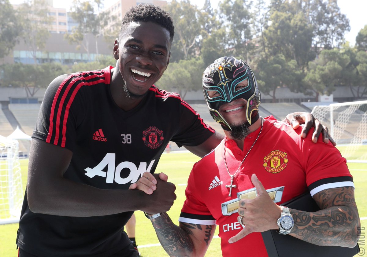 Manchester United Dikunjungi Pegulat Legendaris, Rey Mysterio