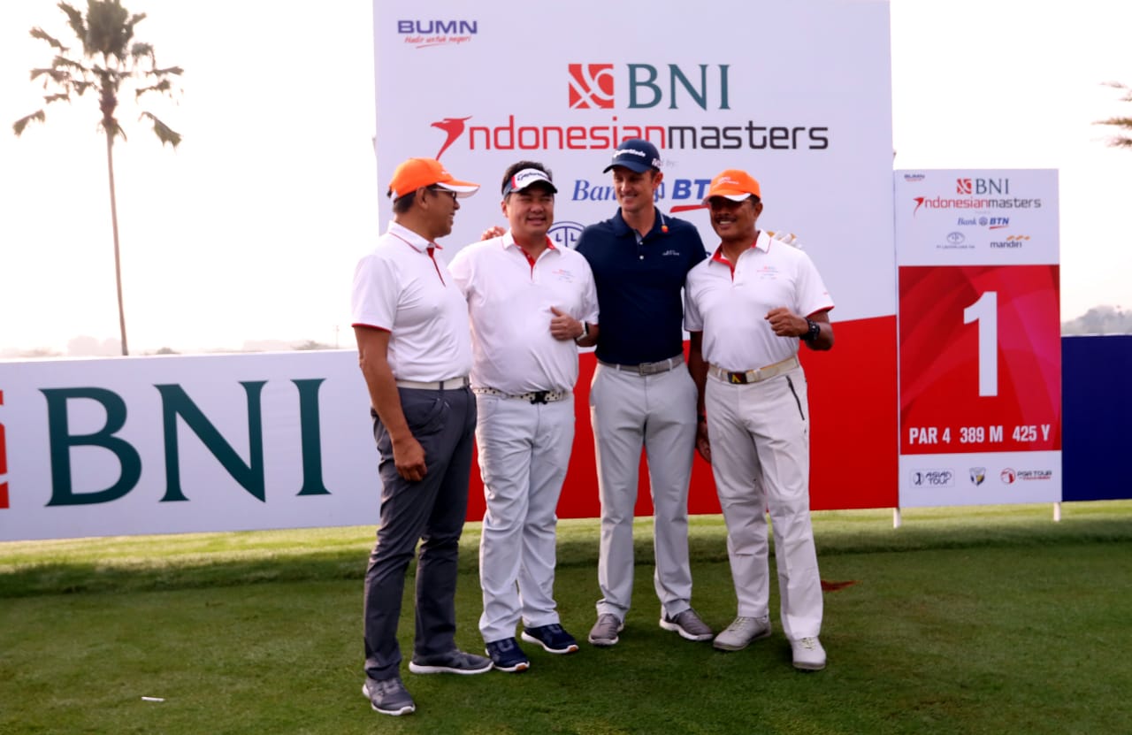 Peraih Medali Emas Olimpiade Ajak Peserta Indonesian Masters 2018 Merumput Bersama