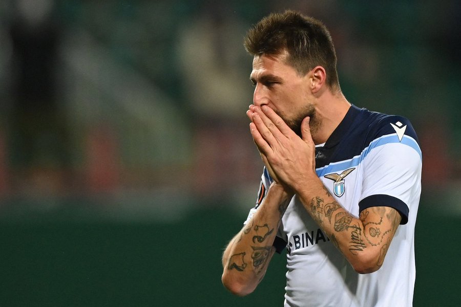 Sven Botman Menuju Newcastle, Milan Beralih ke Bek Veteran Lazio