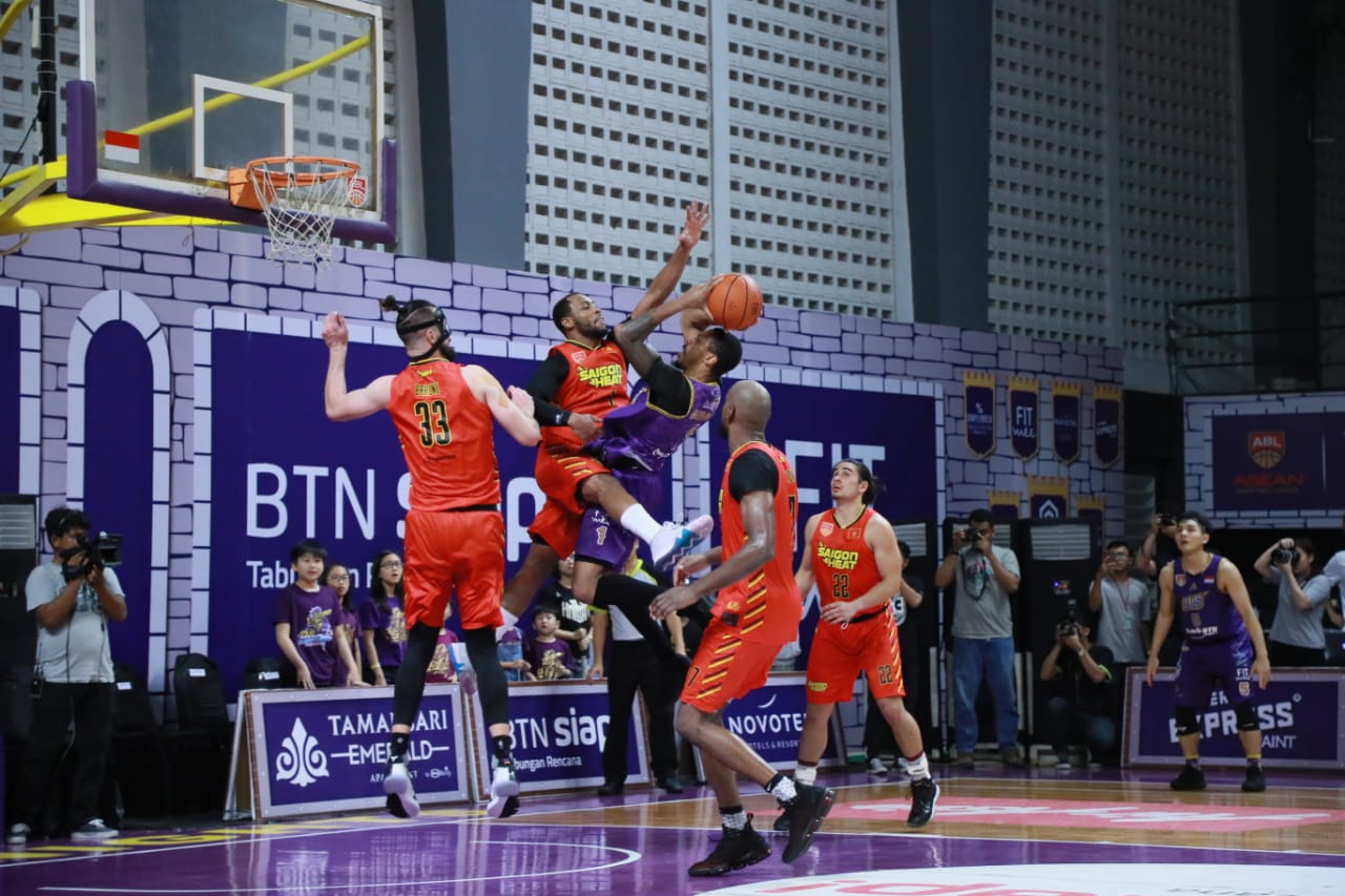 CLS Knights Indonesia Akhiri Laga Kandang Terakhir dengan Kemenangan Dramatis