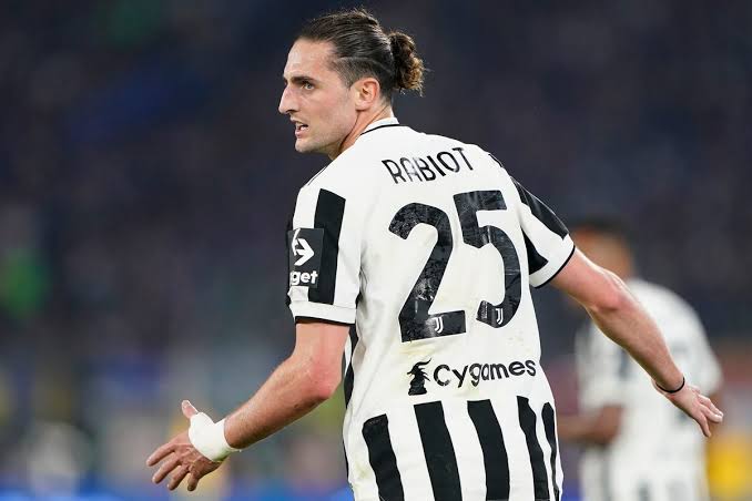 Adrien Rabiot Berpeluang Tambah Konflik Ruang Ganti Manchester United
