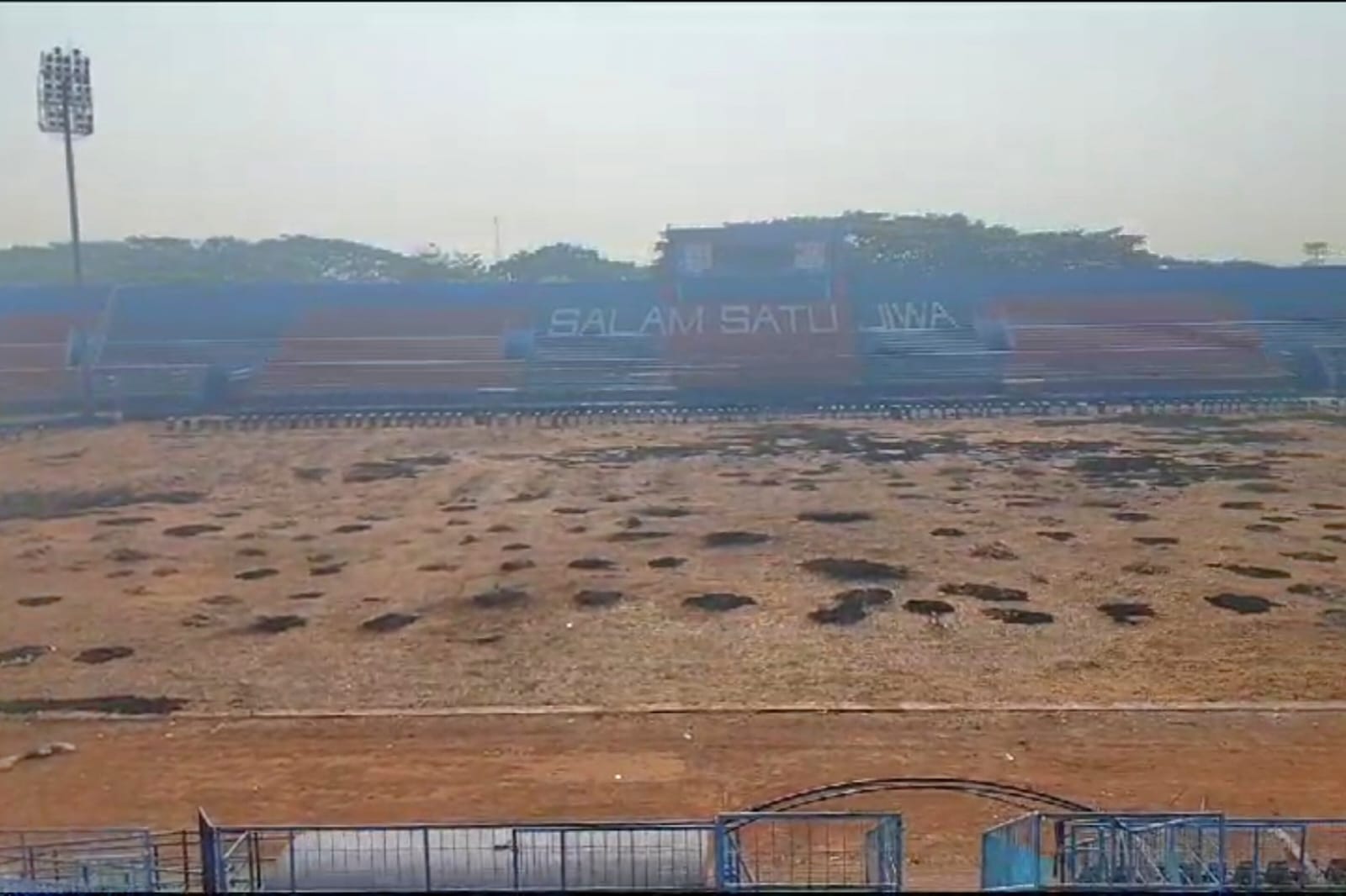 Kebakaran Rumput Lapangan Stadion Kanjuruhan Bagian dari Renovasi
