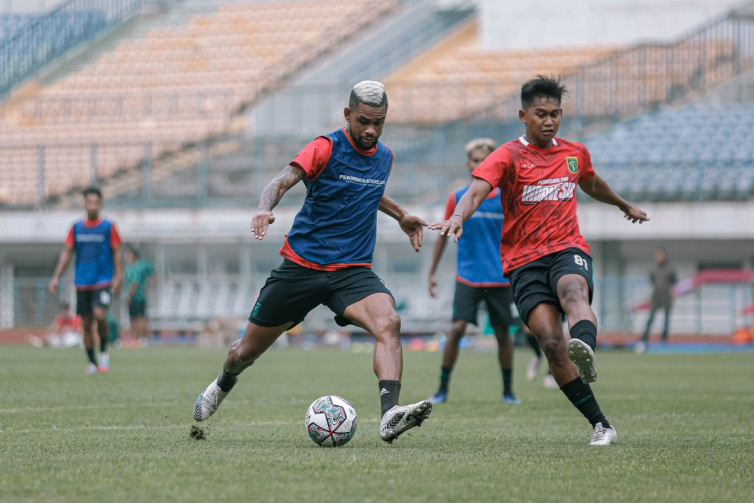 Terkendala Kebugaran, Tiga Pemain Asing Persebaya Tetap Dicadangkan Kontra Persib
