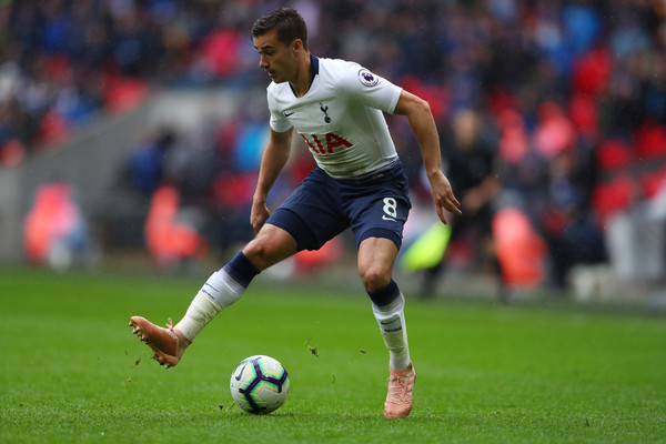 Gelandang Tottenham Bikin Duo Manchester Saling Sikut
