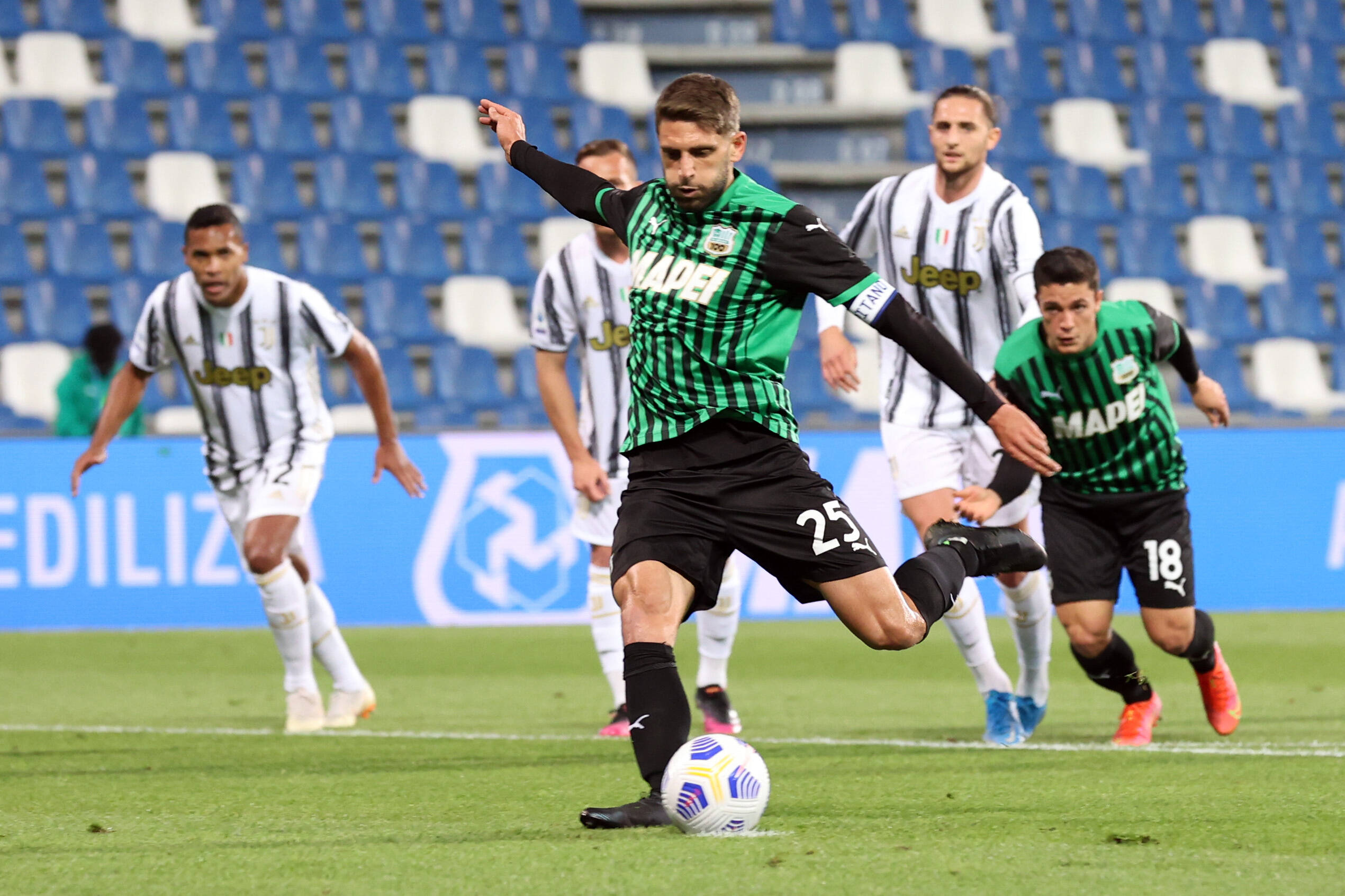 Ikuti Juventus, Milan Berniat Bajak Bintang Sassuolo