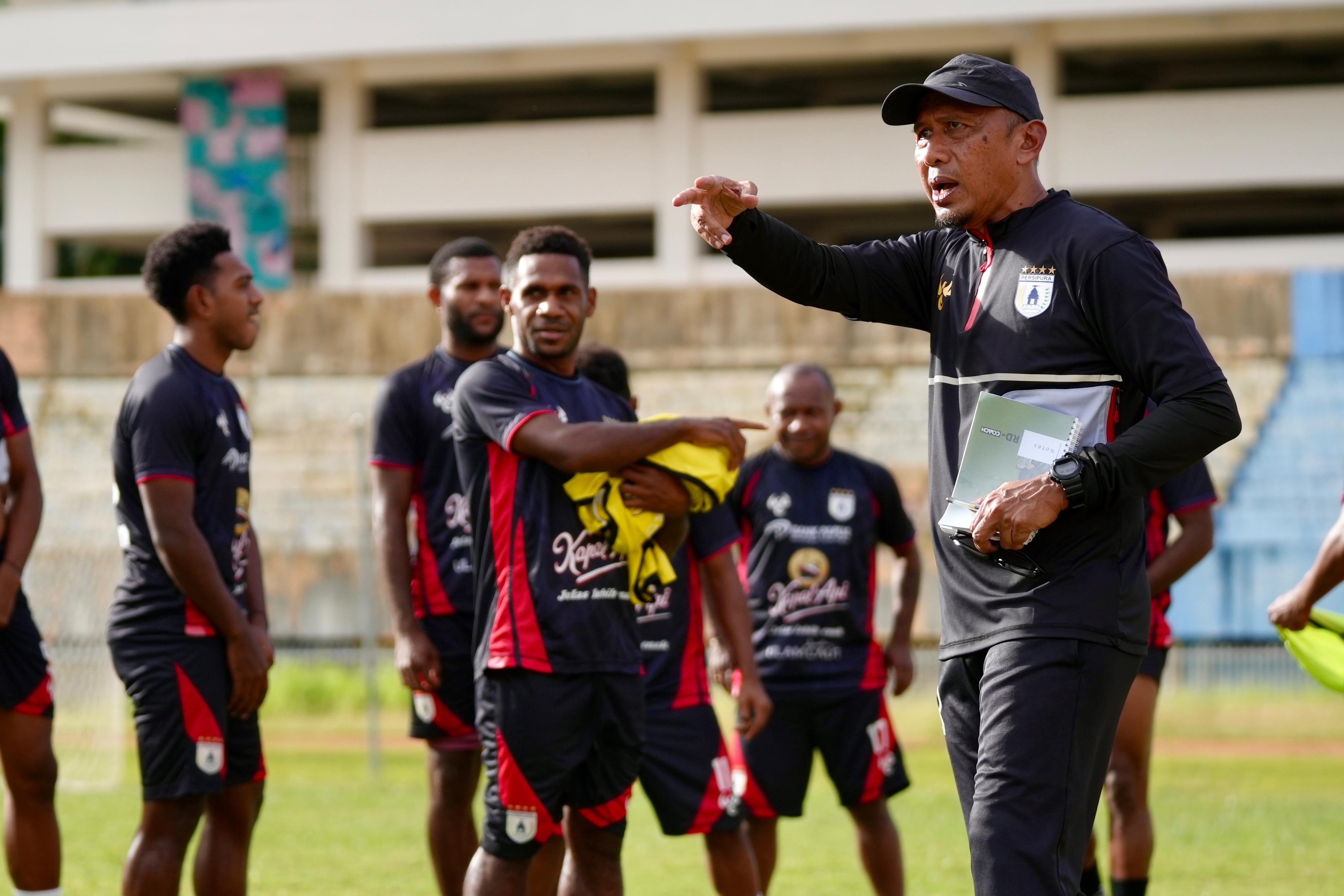 RD Pimpin Latihan Persipura, Bernostalgia Setelah 20 Tahun Lamanya