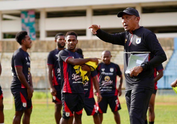 RD Pimpin Latihan Persipura, Bernostalgia Setelah 20 Tahun Lamanya
