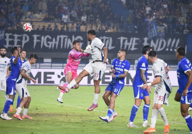 Gol Persita Dianulir Wasit, Carlos Pena Kecewa Gagal Bawa Poin dari Markas Persib