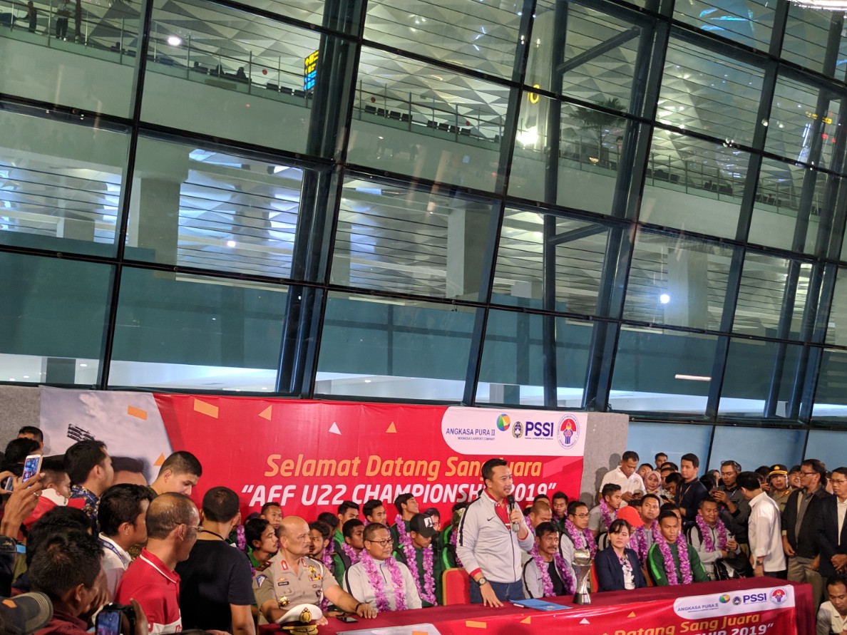 Bonus Imam Nahrawi dan Pantun Ratu Tisha Iringi Kepulangan Timnas Indonesia U-22
