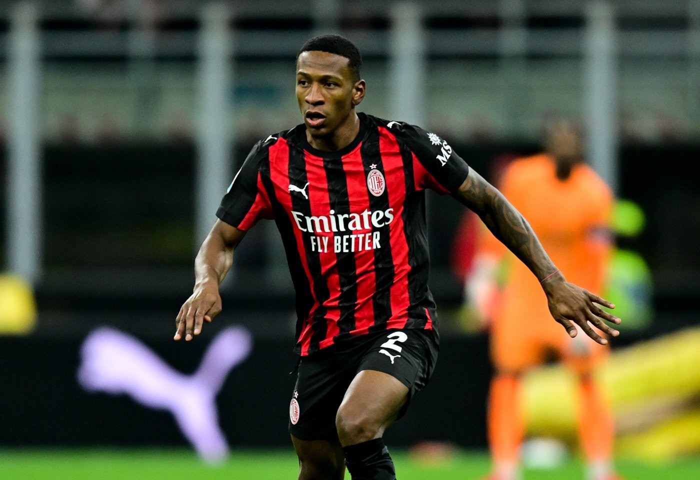 Pervis Estupinan Bak Duri Dalam Daging untuk AC Milan