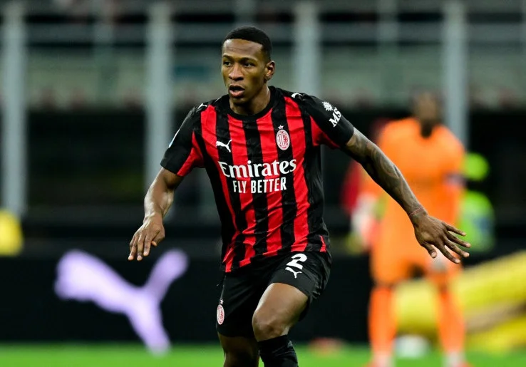 Pervis Estupinan Bak Duri Dalam Daging untuk AC Milan